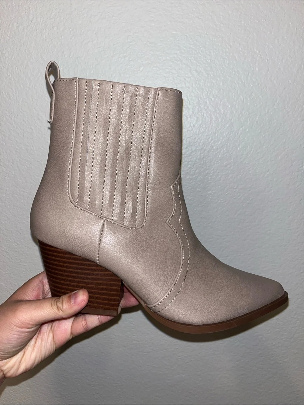 NEW Qupid Nude Beige Western Ankle Booties Pointed Toe Block Heel Size 6 - Picture 2 of 7
